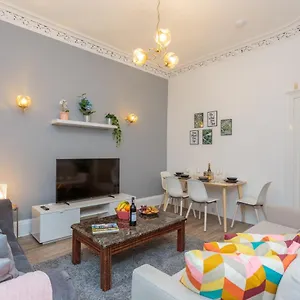  Apartment Stylish At The Edge Of Meadows Park